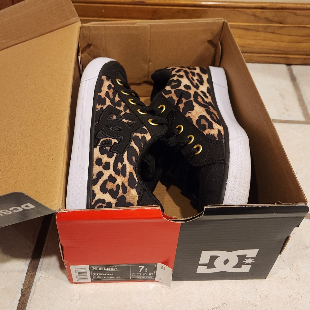 EUC DC Shoe Co. Chelsea